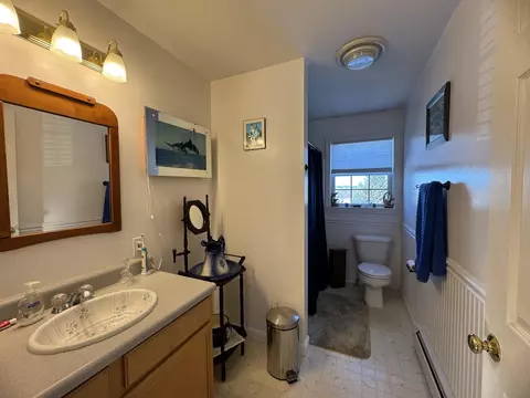 Bath - 387 Exeter Rd, Corinth, ME 04427 photo 11 of 16