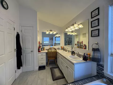 Bath - 387 Exeter Rd, Corinth, ME 04427 photo 3 of 16