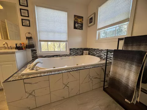 Bath - 387 Exeter Rd, Corinth, ME 04427 photo 8 of 16