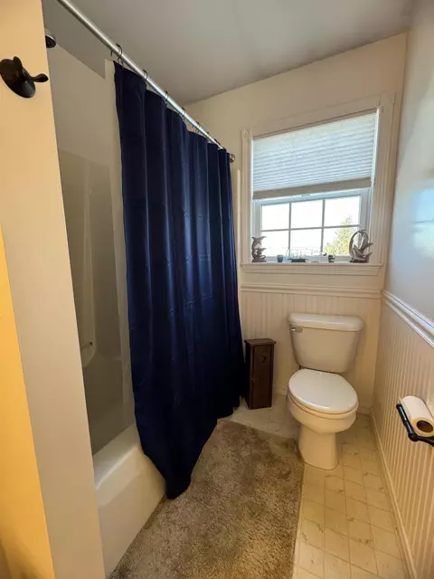 Bath - 387 Exeter Rd, Corinth, ME 04427 photo 13 of 16