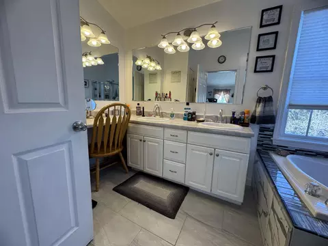 Bath - 387 Exeter Rd, Corinth, ME 04427 photo 5 of 16