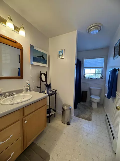 Bath - 387 Exeter Rd, Corinth, ME 04427 photo 12 of 16