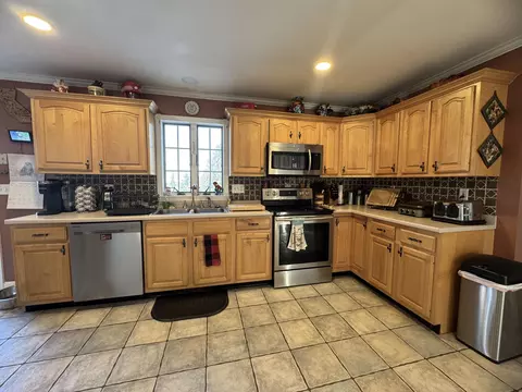 Kitchen - 387 Exeter Rd, Corinth, ME 04427 photo 1 of 7