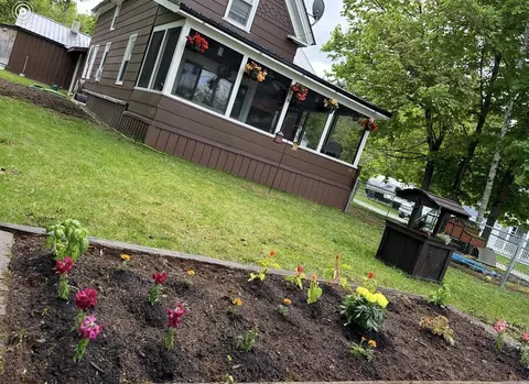 52 Somerset St, Millinocket, ME 04462