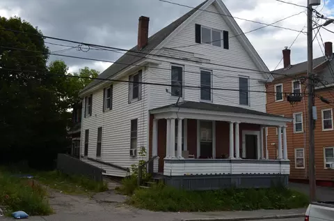15 Howe St, Lewiston, ME 04240