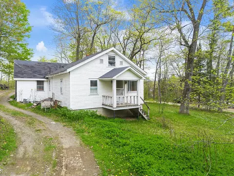 7 Frog Holler Ln, Augusta, ME 04330