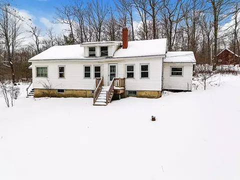 7 Frog Holler Ln, Augusta, ME 04330