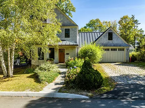 12 Pearl St, Camden, ME 04843