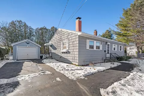 53 Park Ave E, Brewer, ME 04412