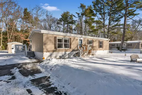 39 Leisure Dr, Alfred, ME 04002