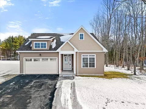 7 Donegal Dr, Veazie, ME 04401
