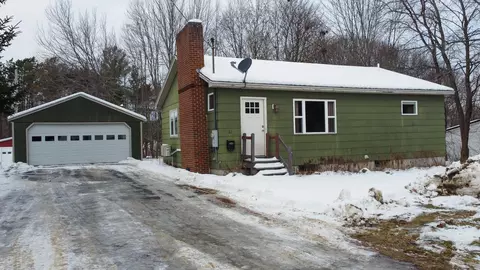 31 Edwards St, Lincoln, ME 04457