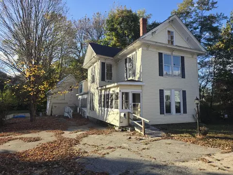 11 Pine St, Mechanic Falls, ME 04256