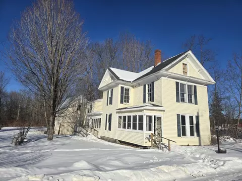 11 Pine St, Mechanic Falls, ME 04256
