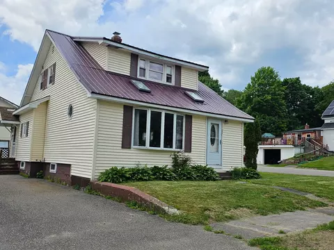 22 Pine St, East Millinocket, ME 04430