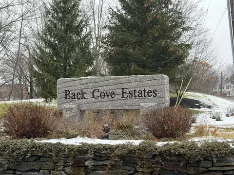 61 Back Cove Est #61, Portland, ME 04103