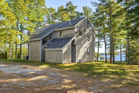 9 Hillside Rd, Boothbay Harbor, ME 04538