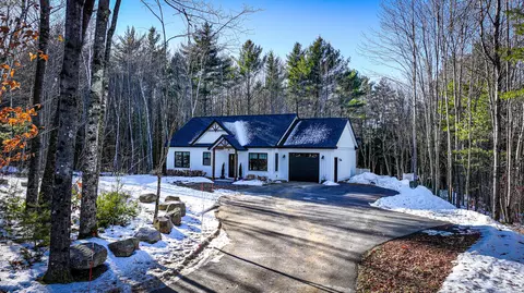 25 Berry Rd, Sweden, ME 04040