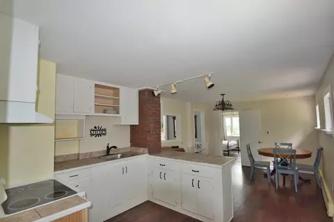 Kitchen - 10 Durham Rd, Freeport, ME 04032 photo 10 of 13