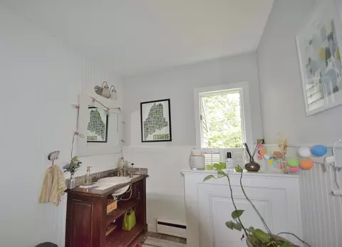 Bath - 10 Durham Rd, Freeport, ME 04032 photo 1 of 8
