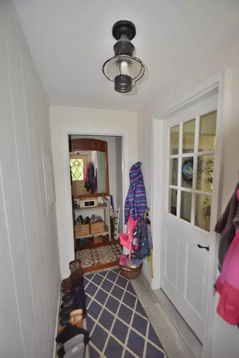 Entry Way - 10 Durham Rd, Freeport, ME 04032 photo 2 of 7