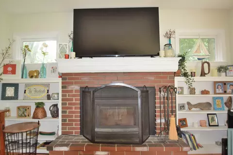 Living - 10 Durham Rd, Freeport, ME 04032 photo 5 of 9