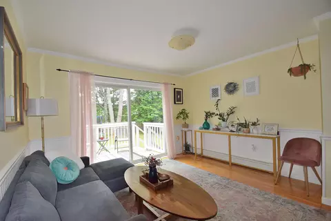 Living - 10 Durham Rd, Freeport, ME 04032 photo 2 of 9