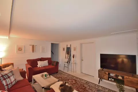 Living - 10 Durham Rd, Freeport, ME 04032 photo 8 of 9