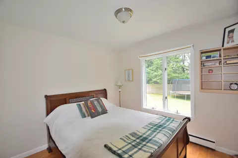Bedroom - 10 Durham Rd, Freeport, ME 04032 photo 5 of 28