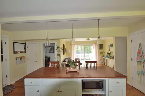 Kitchen - 10 Durham Rd, Freeport, ME 04032 photo 7 of 13