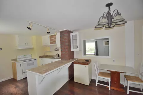 Kitchen - 10 Durham Rd, Freeport, ME 04032 photo 13 of 13