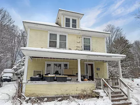 12 Mousam St, Springvale, ME 04083