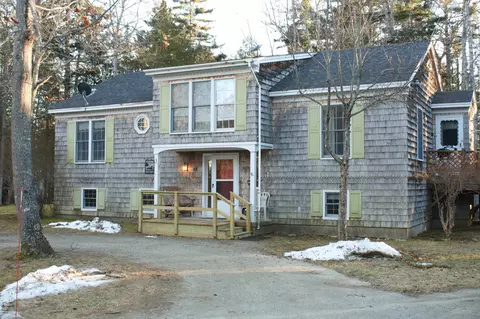 43 Oak Dr, Northport, ME 04849