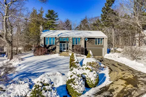 25 Acadia Dr, Rockland, ME 04841