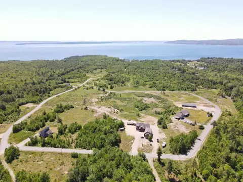 35 Trout Brook Ln, Searsport, ME 04974