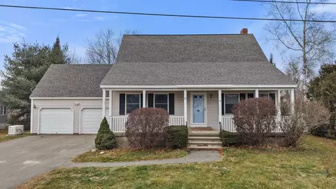 23 Horseshoe Ln, Hampden, ME 04444