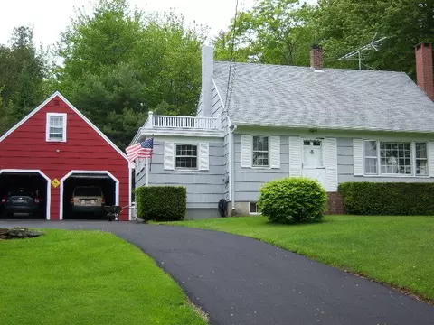 86 Beach Rd, Lincolnville, ME 04849
