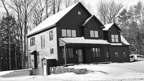 16 Nicholis Way, Falmouth, ME 04105
