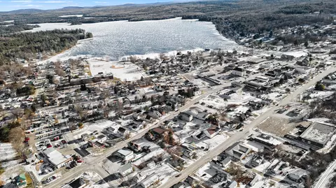 58 Fleming St, Lincoln, ME 04457