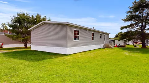 8 Sheldon Pl, Lewiston, ME 04240