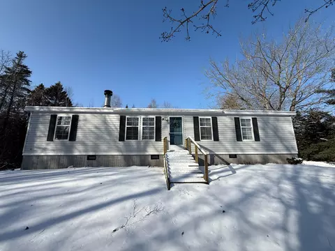 900 W Bay Rd, Gouldsboro, ME 04607
