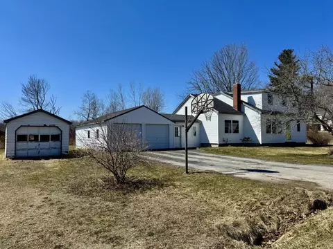 35 School St, Stockton Springs, ME 04981