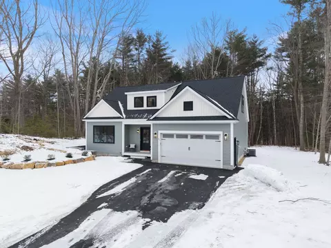 47 Village Green Dr, Ogunquit, ME 03907