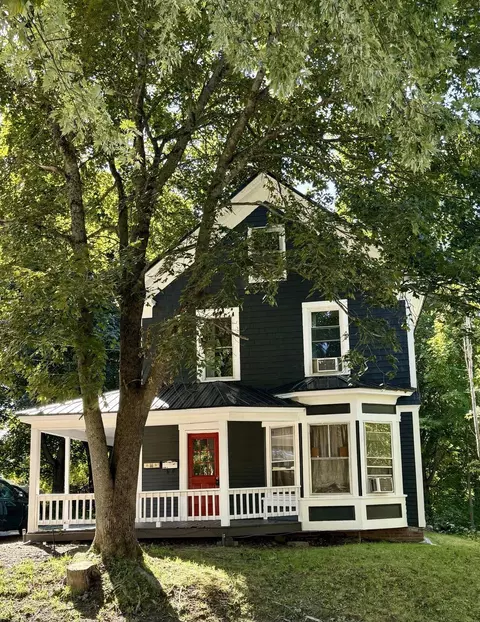 49 Mill St, Dexter, ME 04930