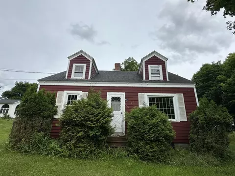 103 Pleasant St, Dexter, ME 04930