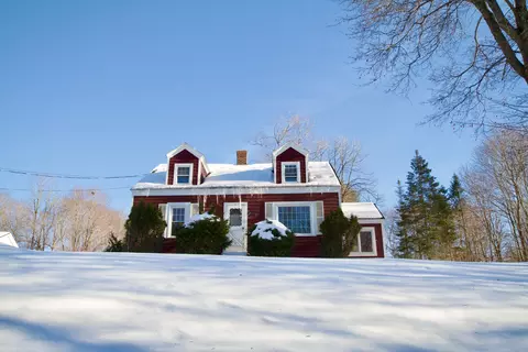 103 Pleasant St, Dexter, ME 04930
