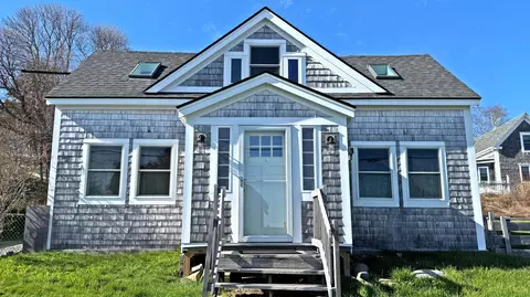 53 Washington St, Lubec, ME 04652