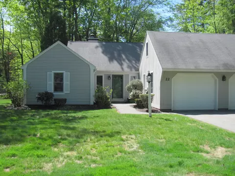 22 Oakwood Ln #22, Kennebunk, ME 04043