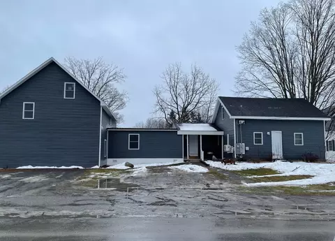 83 Commercial St, Hartland, ME 04943