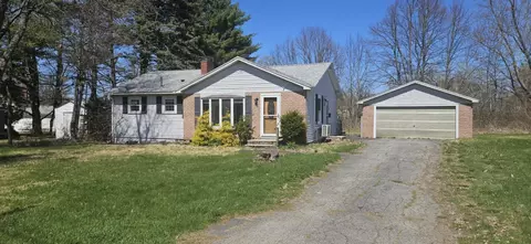 8 Crescent St, Brewer, ME 04412